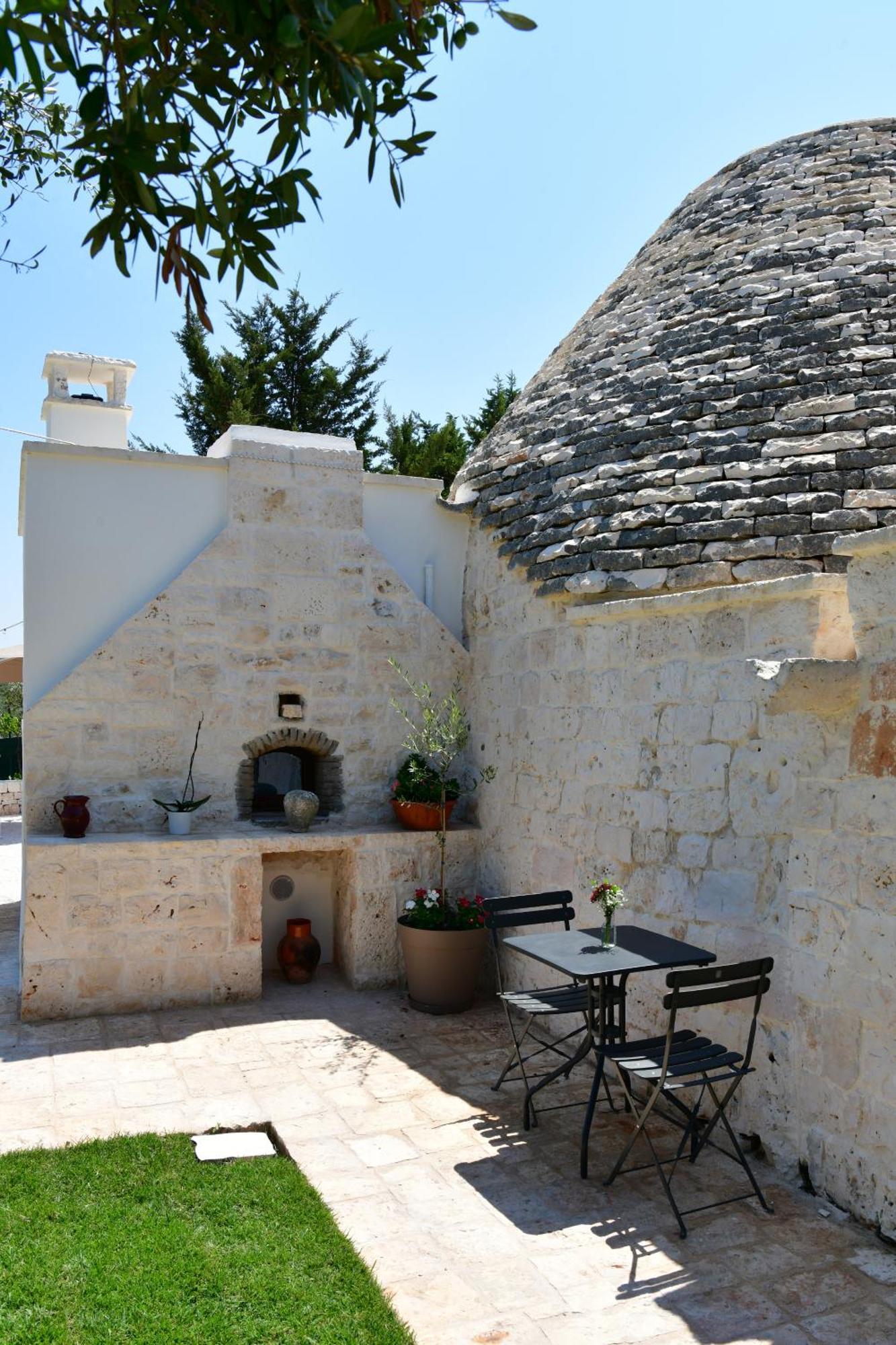 Lamarossa Trulli & Suites Antonelli Exterior photo